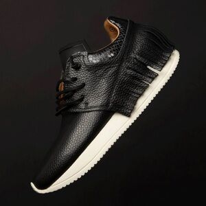 Esseutesse Leather Fringe Sneaker